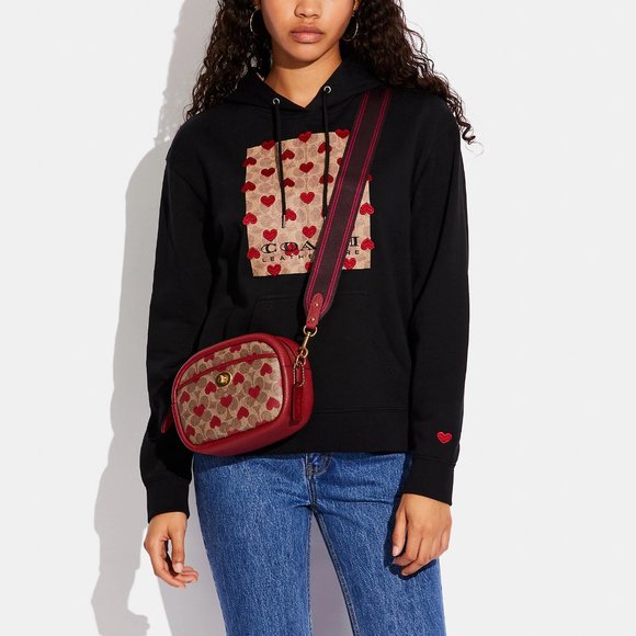 ❤️Coach Camera Bag In Signature Canvas With Heart Print - Picture 1 of 16